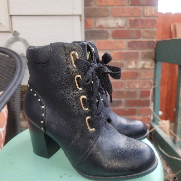 3.5 inch heeled studded black ankle booties size 8.5 - Picture 2 of 10